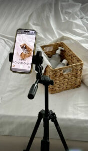 Grabando contenido para redes sociales.